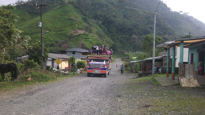 A CONDUCTOR DE CHIVA LE DIJERON QUE NO PUEDE CIRCULAR POR SAMAN�