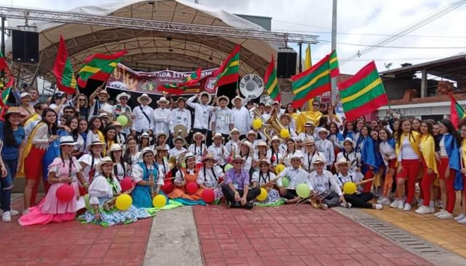 BANDA ESTUDIANTIL DE SAMAN� CALDAS PREMIO A LA SIMPAT�A