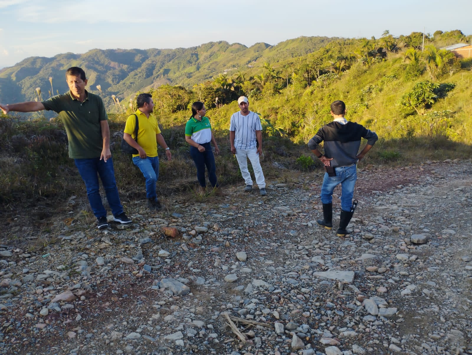EJECUCI�N DE 100 METROS LINEALES DE PLACA HUELLA VEREDA EL CONGAL
