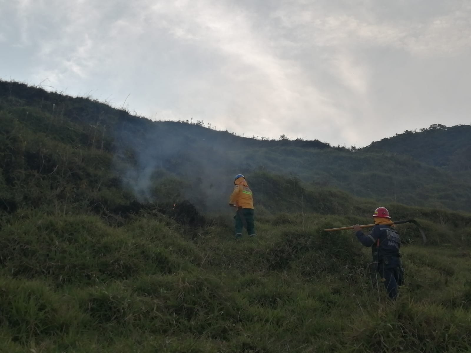 INCENDIO DE COBERTURA VEGETAL EN LA VEREDA EL JARD�N