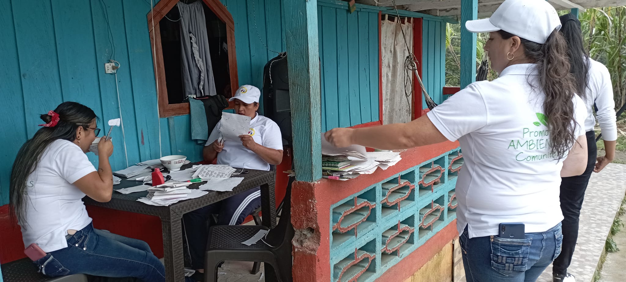 RECONSTRUCCI�N DEL TEJIDO SOCIAL EN ZONAS DE POSCONFLICTO EN ENCIMADAS