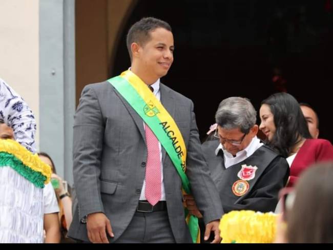 POR PRESUNTA RELACI�N CON CASO DE LAS MARIONETAS CAPTURAN AL ALCALDE DE SAMAN�