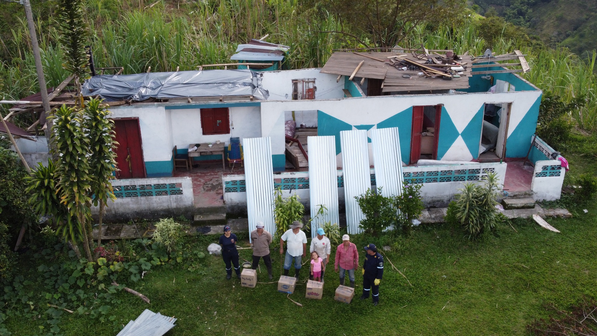 AYUDA A 4 FAMILIAS DAMNIFICADAS DE LA VEREDA EL CONSUELO 