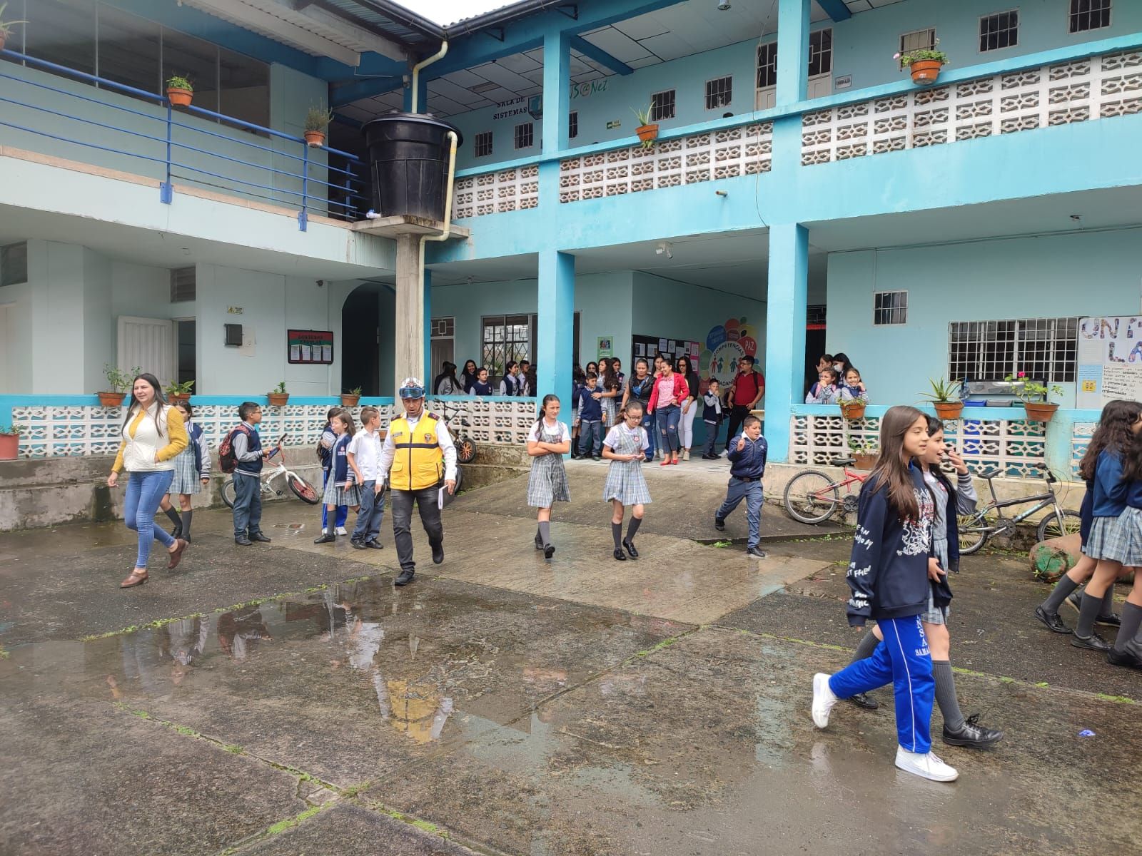  SIMULACRO DE EVACUACI�N INSTITUCI�N EDUCATIVA SAN AGUST�N