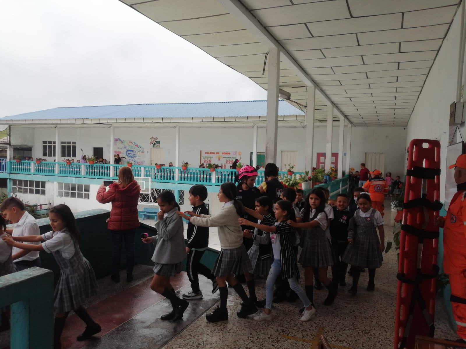  SIMULACRO DE EVACUACI�N INSTITUCI�N EDUCATIVA SAN AGUST�N