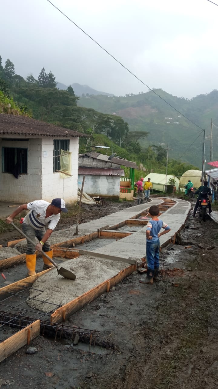 CONSTRUCCI�N DE LA PLACA HUELLA VEREDA LAS ANIMAS