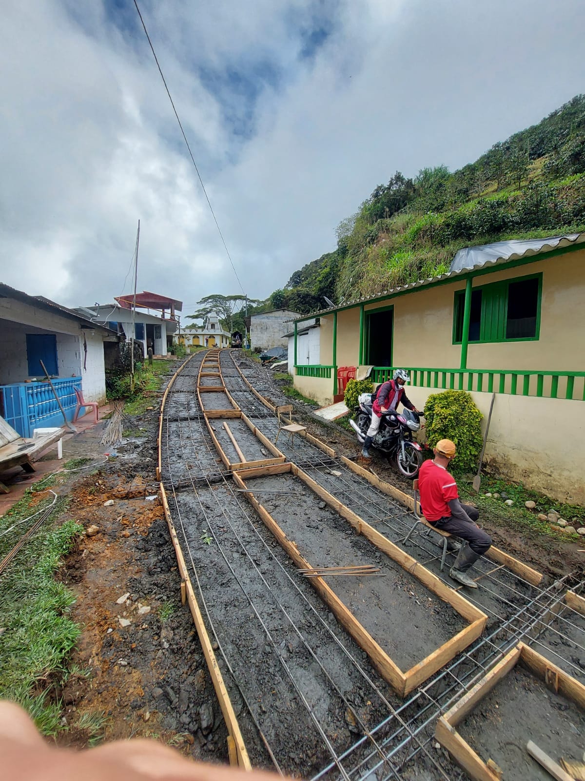 CONSTRUCCI�N DE LA PLACA HUELLA VEREDA LAS ANIMAS