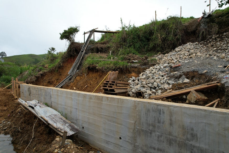 CONSTRUCCIONES DE OBRAS DE ESTABILIDAD DE TALUDES