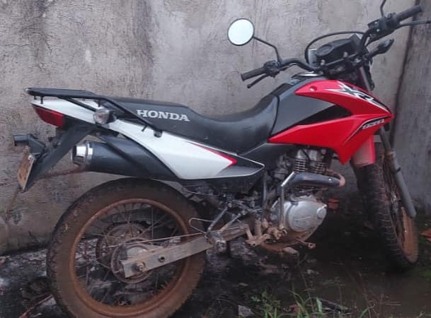 POLIC�A RECUPERA MOTO ROBADA EN LA V�A MARIQUITA - VICTORIA