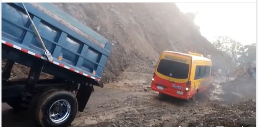 V�A SECTOR LA CULATA QUEDA VARADO EL BUS DEL R�PIDO TOLIMA