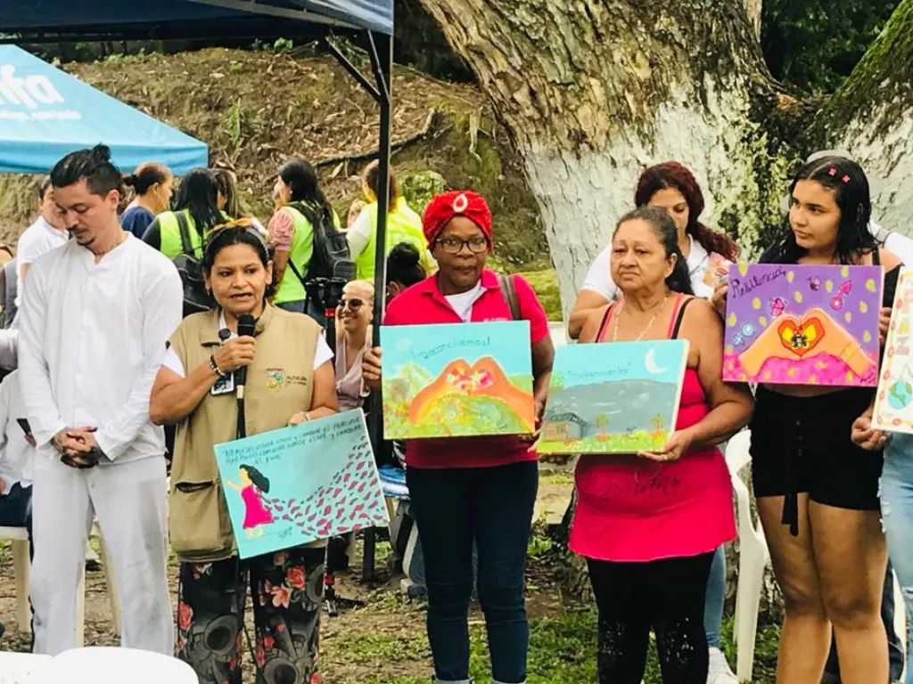ACOMPA�ANDO A MUJERES V�CTIMAS DE VIOLENCIA SEXUAL Y V�CTIMAS DEL CONFLICTO ARMADO EN LA DORADA