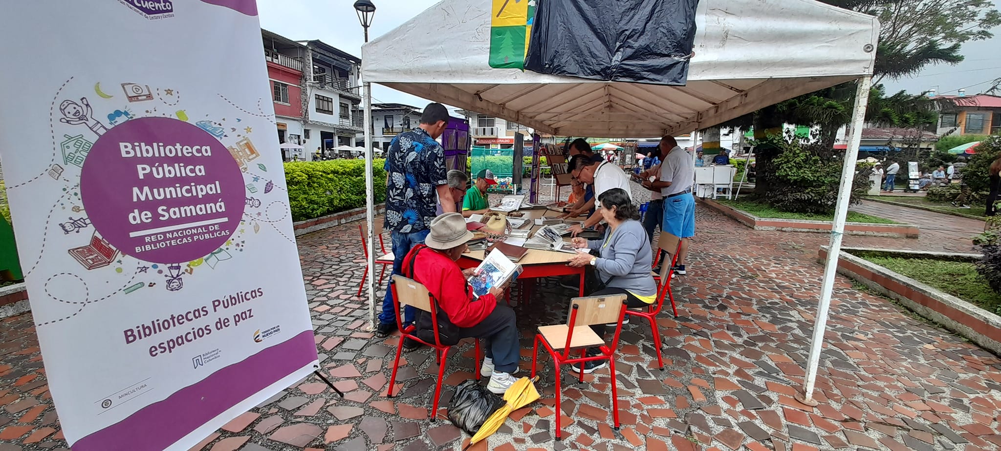 PRIMERA EXPOSICI�N FOTOGR�FICA DEL A�O EN EL PARQUE PRINCIPAL