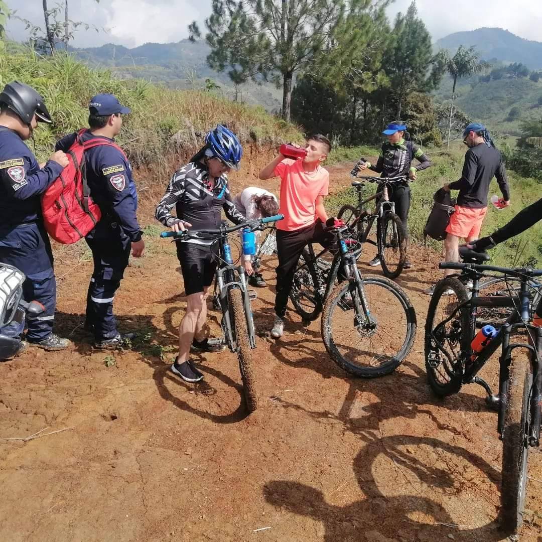 ACOMPA�AMIENTO A UN GRUPO DE PERSONAS EN UNA RUTA CICL�STICA