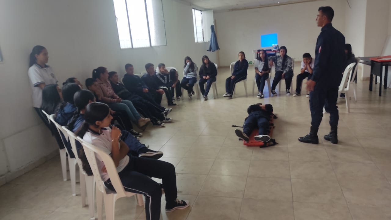 ESTUDIANTES DEL COLEGIO P�O XLL DE FLORENCIA FUERON CAPACITADOS EN PRIMEROS AUXILIOS