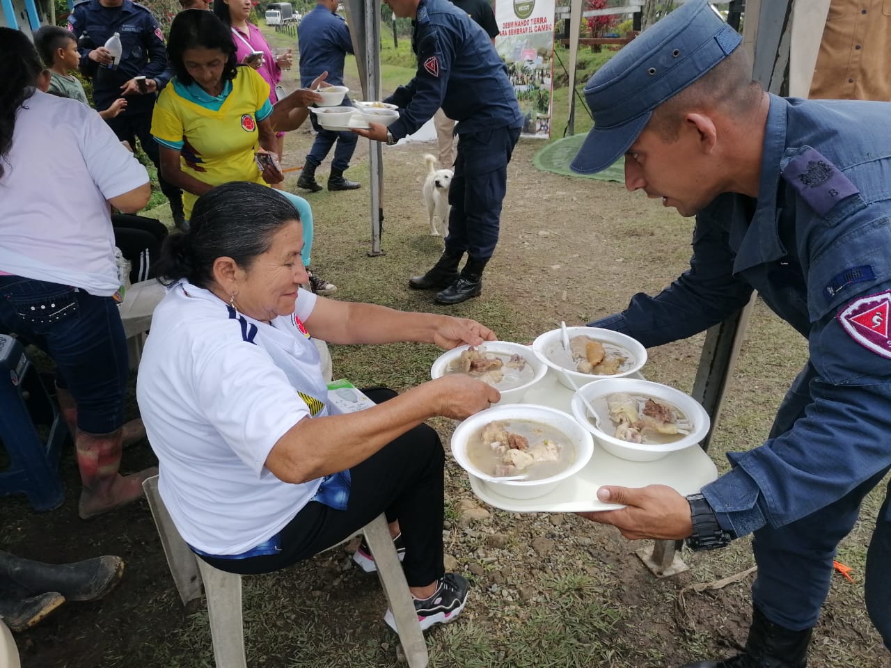BRIGADA DE DESMINADO Y CELEBRACI�N EN LA VEREDA LAS MERCEDES DEL CORREGIMIENTO DE FLORENCIA