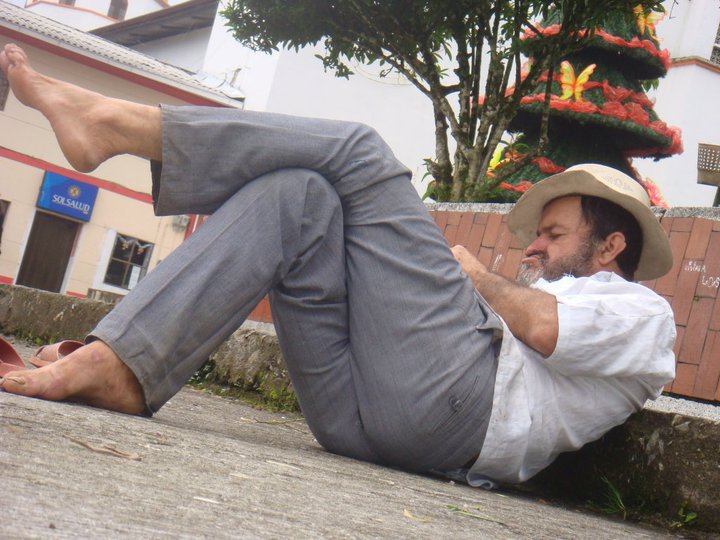 Juan Alambre en Diciembre 2012 - No le gusta que le tomen fotos. Ahora anda descalzo.