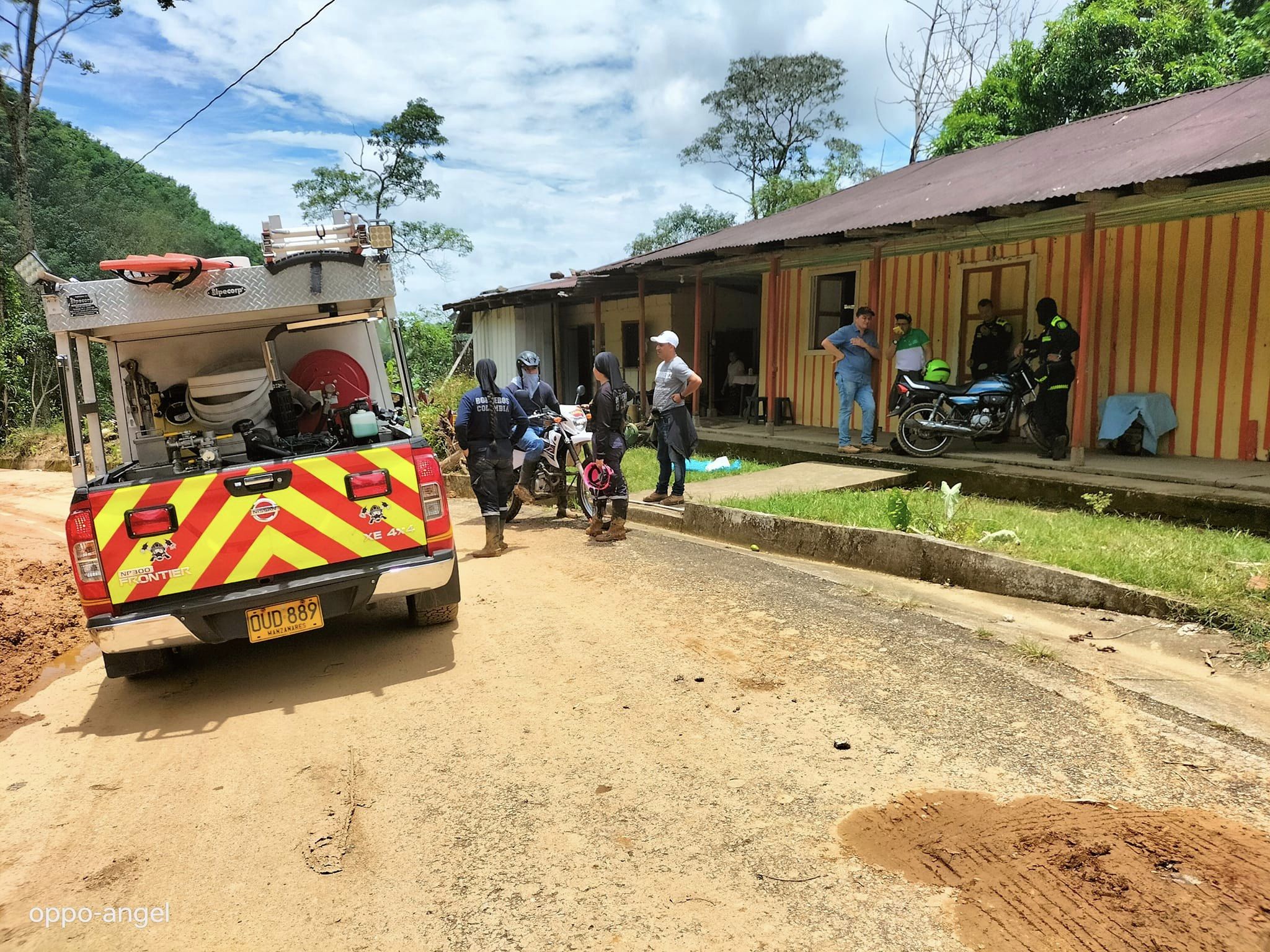 DERRUMBE VIAL DESTRUYO LA CASA DE �NGEL ZULUAGA