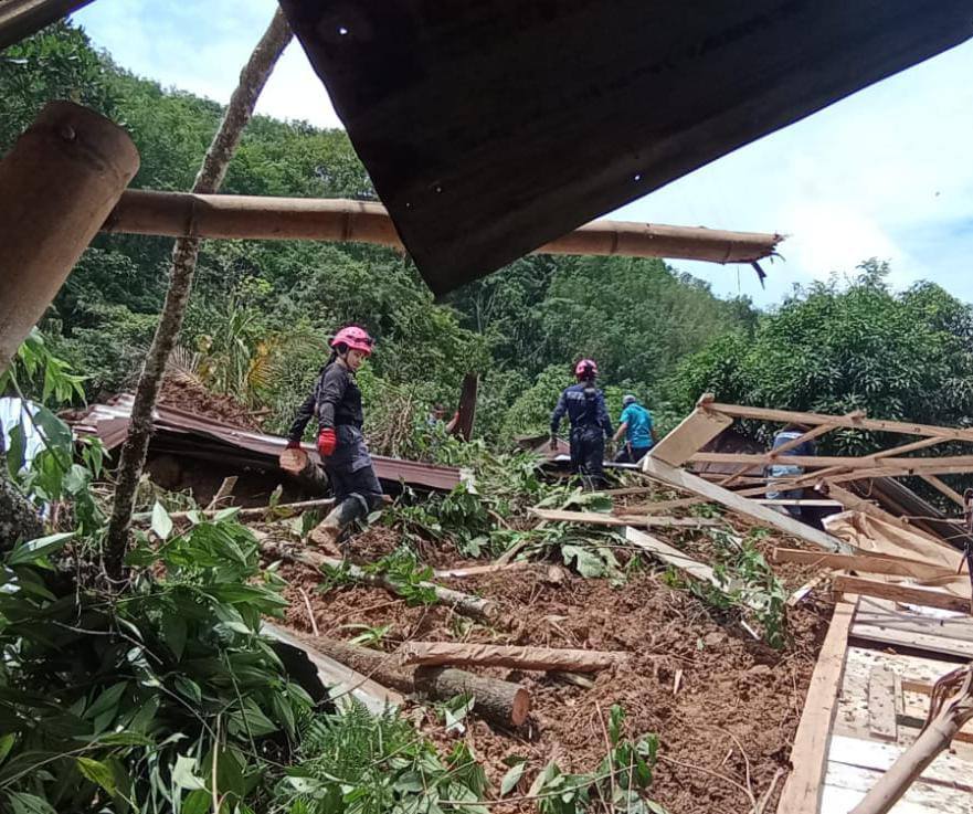 DERRUMBE VIAL DESTRUYO LA CASA DE �NGEL ZULUAGA