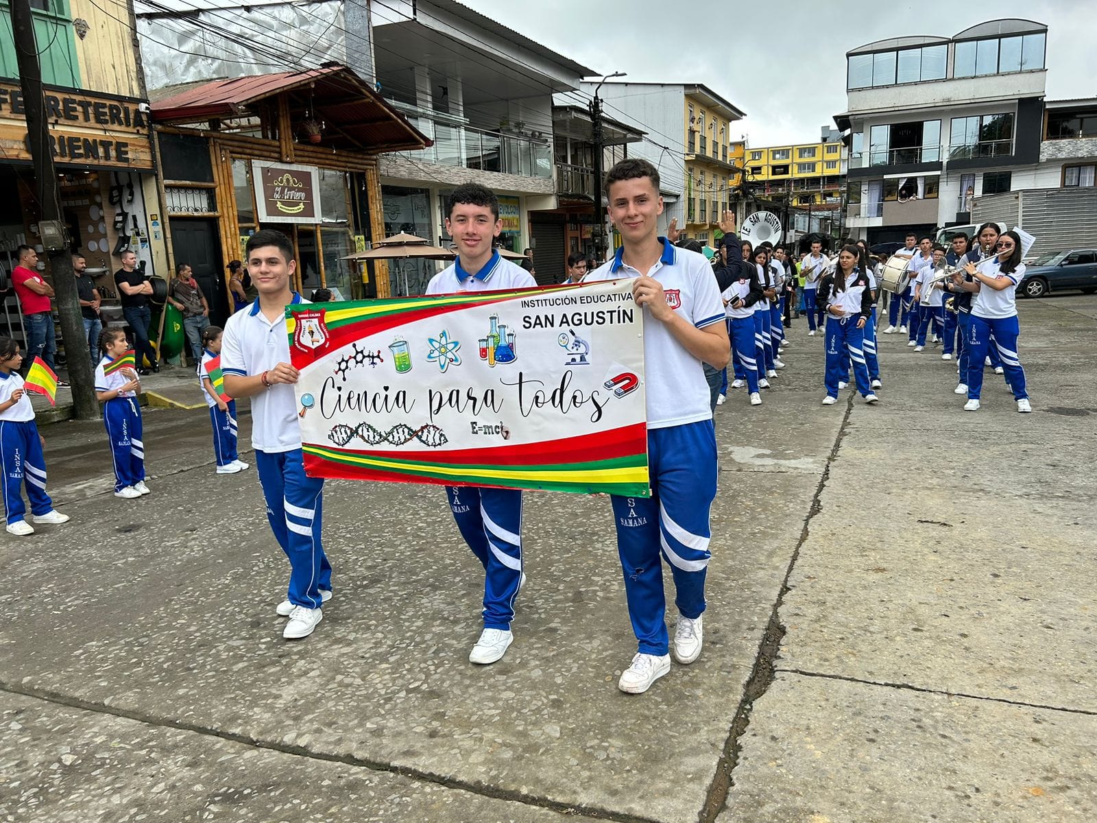 DESFILE INICIAL DE LA SEMANA AMBIENTAL