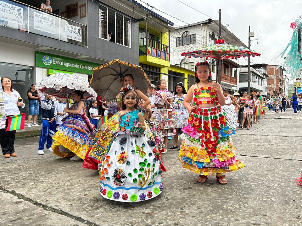 DESFILE INICIAL DE LA SEMANA AMBIENTAL