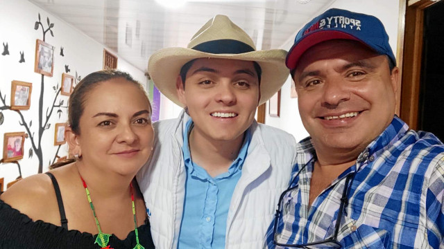 CLAUDIA BOTERO GUZM�N, QUIERE SEGUIR LOS PASOS DEL ESPOSO