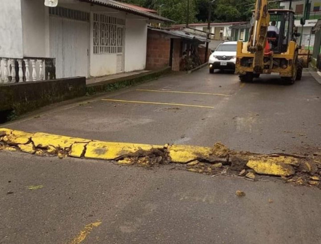 REMOVIERON REDUCTOR DE VELOCIDAD QUE EXCED�A ALTURA EN LA VEREDA RANCHOLARGO