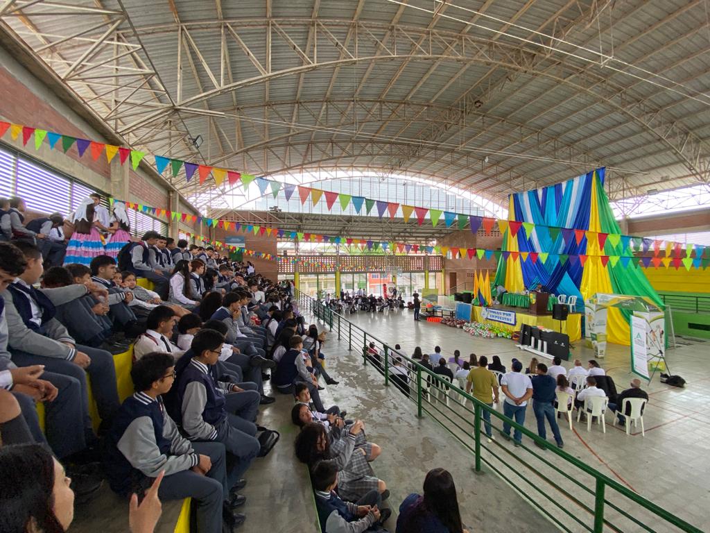 MEDIANTE LA ESTRATEGIA DE OBRAS POR IMPUESTOS, M�S DE 3.800 ESTUDIANTES DE SAMAN� SE BENEFICIAR�N CON DOTACI�N DE ELEMENTOS DEPORTIVOS