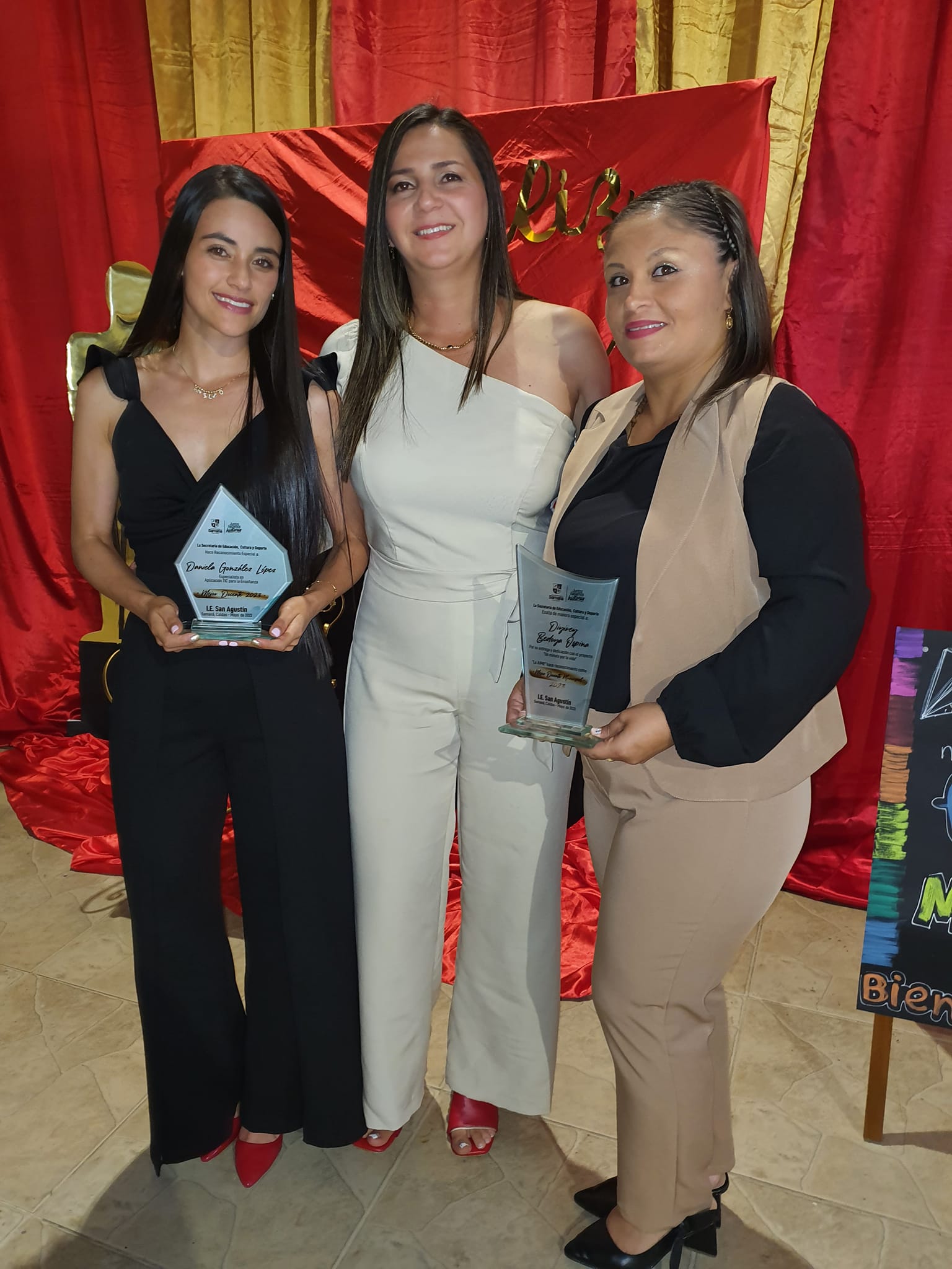 MEJOR DOCENTE DE LA INSTITUCI�N EDUCATIVA
