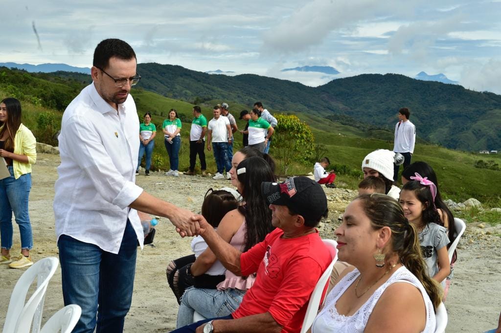 EN UN 90% AVANZA LA CONSTRUCCI�N DE LA BLOQUERA COMUNITARIA EN EL CORREGIMIENTO DE FLORENCIA