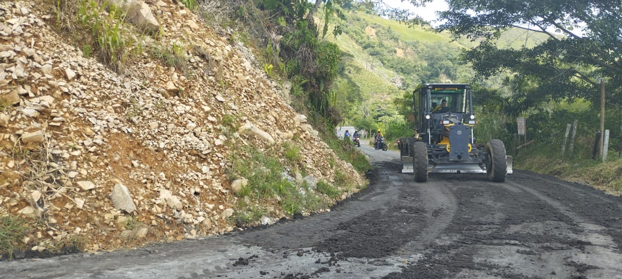 OBRAS DE REPARCHEO Y MANTENIMIENTO DEL CORREDOR VIAL SAMANA- VICTORIA
