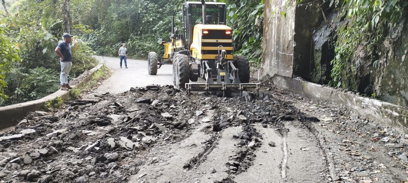OBRAS DE REPARCHEO Y MANTENIMIENTO DEL CORREDOR VIAL SAMANA- VICTORIA