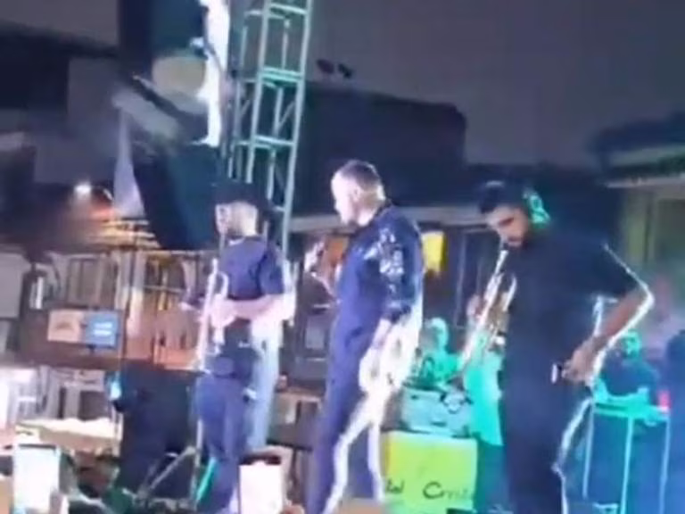 JESSI URIBE FUE GOLPEADO CON UN OBJETO EN PLENO CONCIERTO EN SAMAN�.