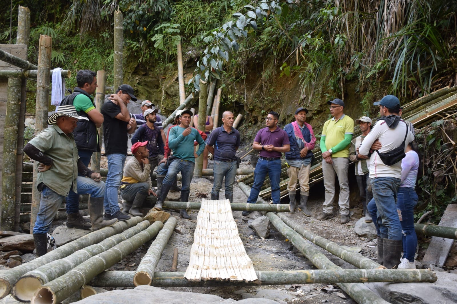 CONSTRUCCI�N DEL PUENTE VEREDAS LAS ANIMAS Y EL VERGEL