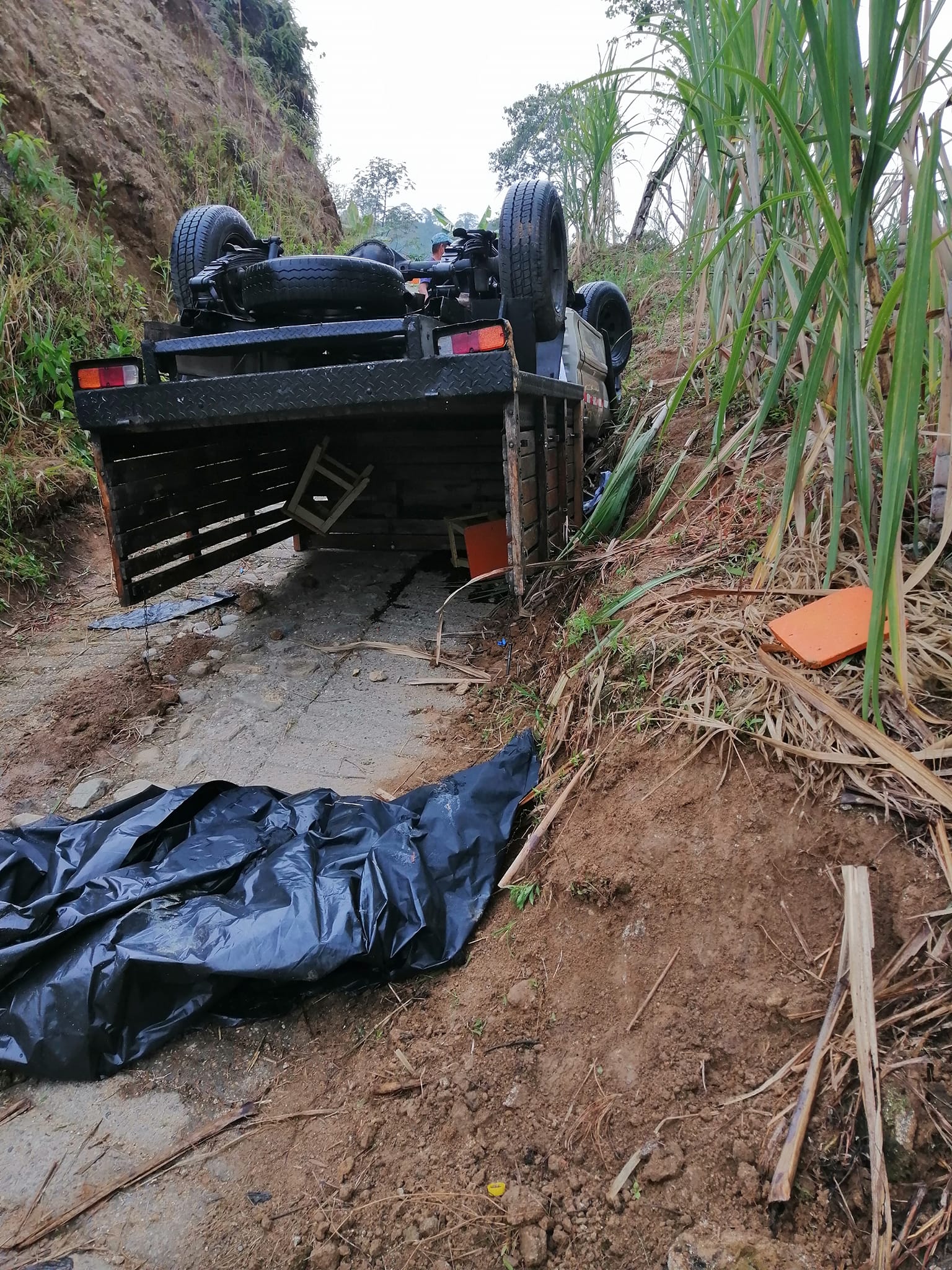 VOLCAMIENTO DE VEH�CULO EN LA VEREDA EL BOSQUE, AL CIERRE DE UN EVENTO POL�TICO