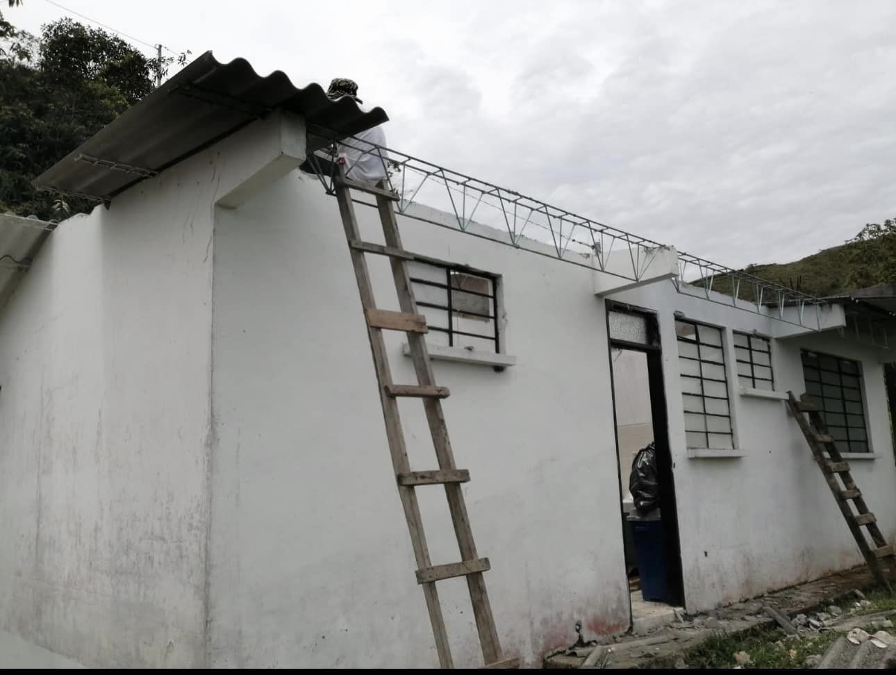 REMODELANDO NUESTRO PUESTO DE SALUD DE LA VEREDA CRISTALES 