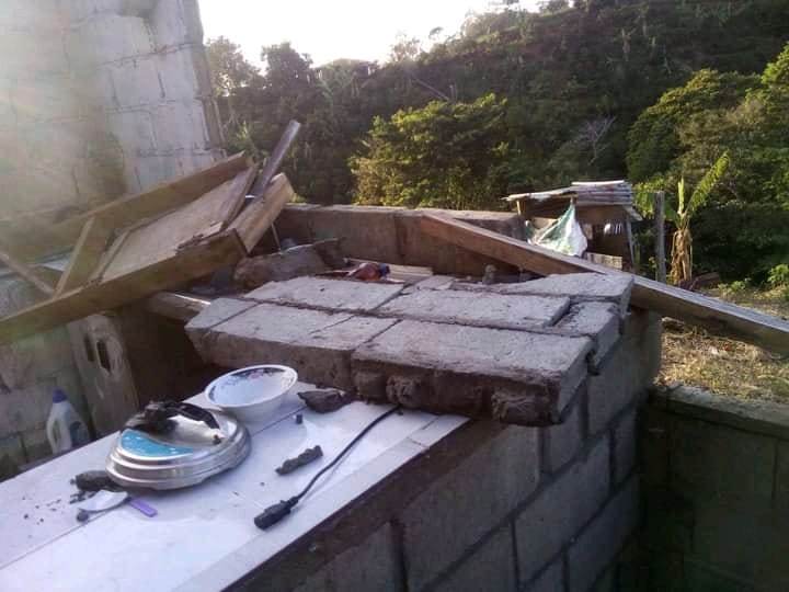 LAS FUERTES LLUVIAS CON TORMENTA EL�CTRICA, VIENTOS HURACANADOS Y GRANIZO Y SIN LUZ OCASIONARON DA�OS E INUNDACIONES