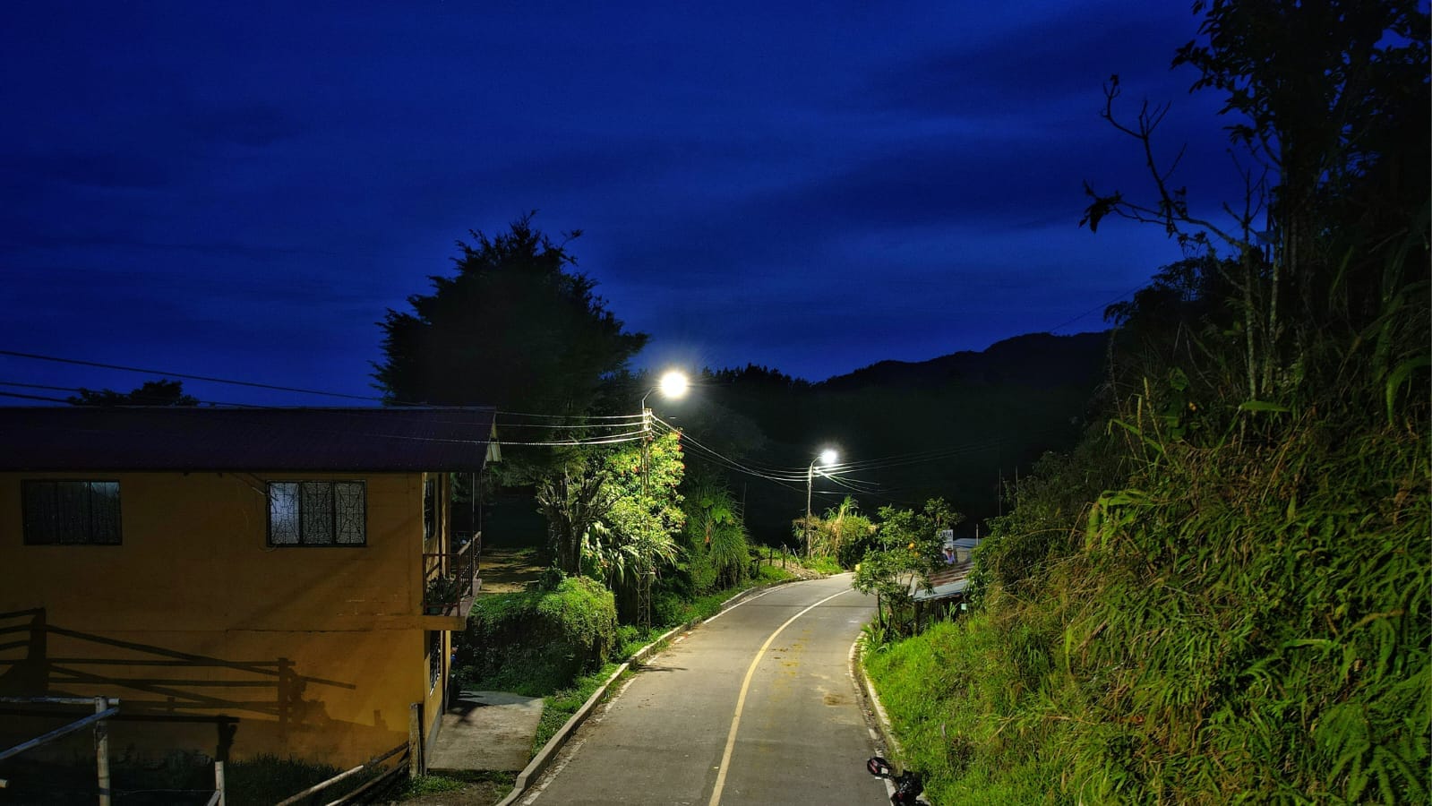 ILUMINACI�N DEL ALUMBRADO P�BLICO EN LA SALIDA PENSILVANIA