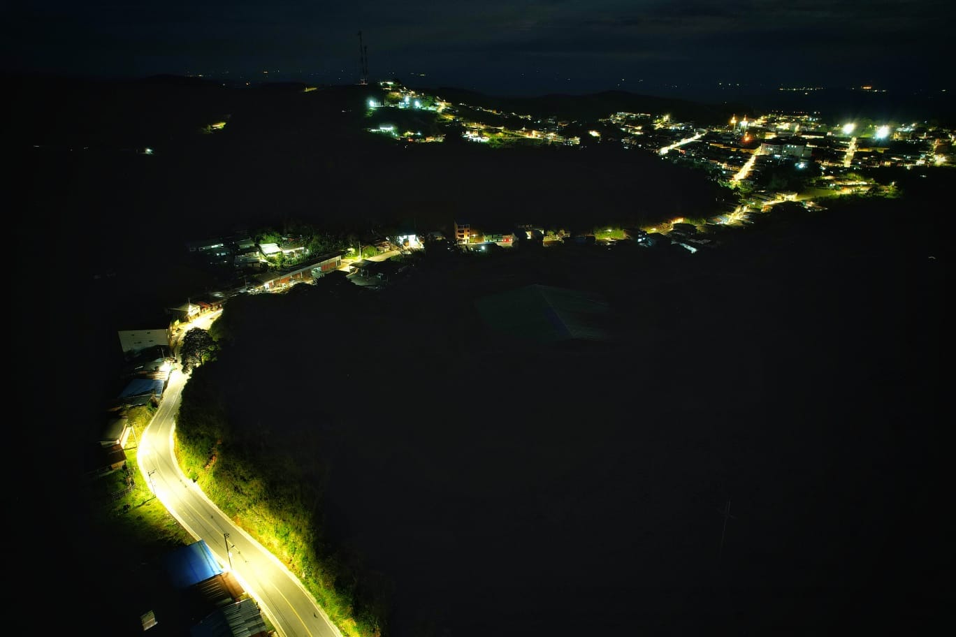 ILUMINACI�N DEL ALUMBRADO P�BLICO EN LA SALIDA PENSILVANIA