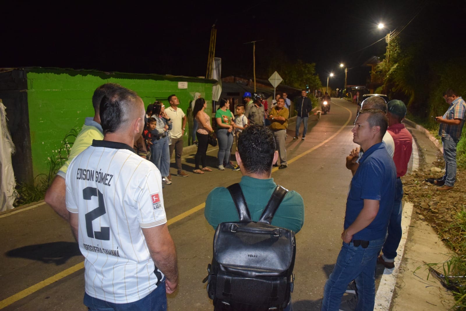 ILUMINACI�N DEL ALUMBRADO P�BLICO EN LA SALIDA PENSILVANIA