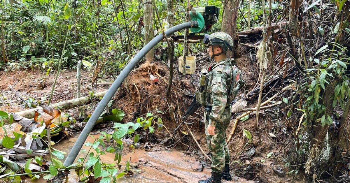 EJ�RCITO Y POLIC�A CAPTURAN A DOS PERSONAS POR EXPLOTACION IL�CITA DE ORO EN CORREGIMIENTO DE SAN DIEGO