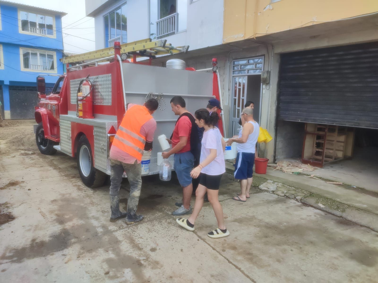 FALTA DE AGUA  EN LOS BARRIOS LA LAGUNA, DIVINO NI�O Y PLAZA DE FERIA
