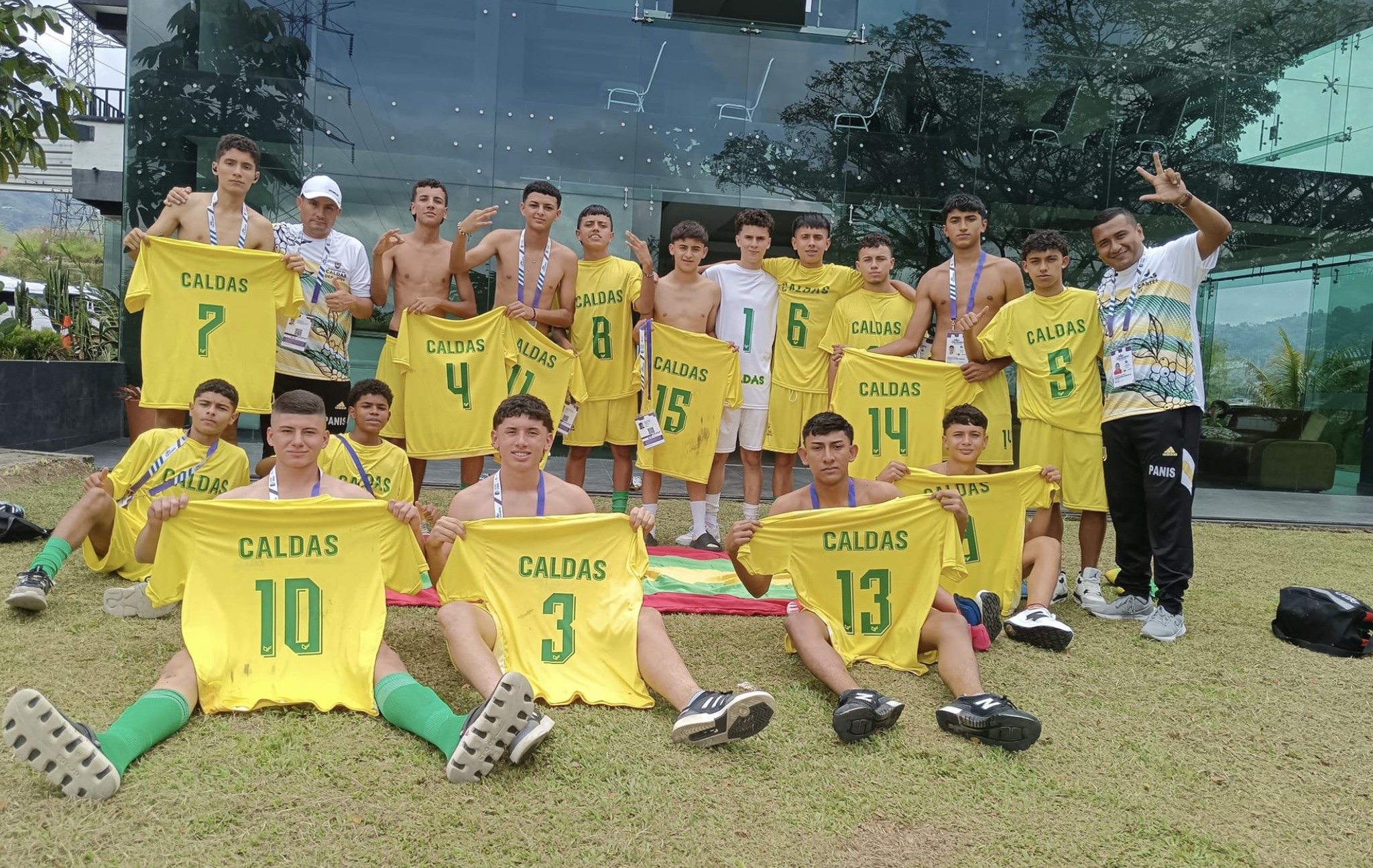 TRIUNFO DEL EQUIPO DE F�TBOL DEL INSTITUTO INTEGRADO SAN AGUST�N