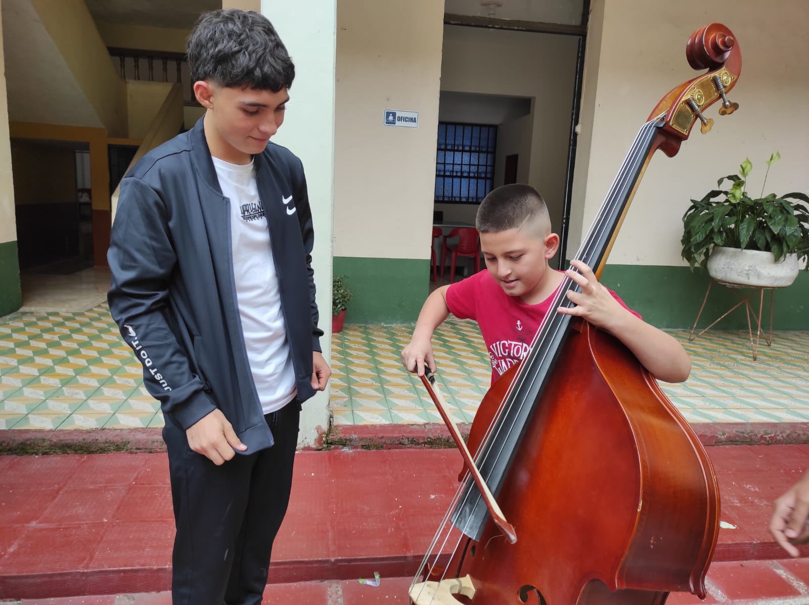  40 NI�OS Y NI�AS DE NUESTRA PARROQUIA SE EST�N FORMANDO LA ESCUELA DE M�SICA