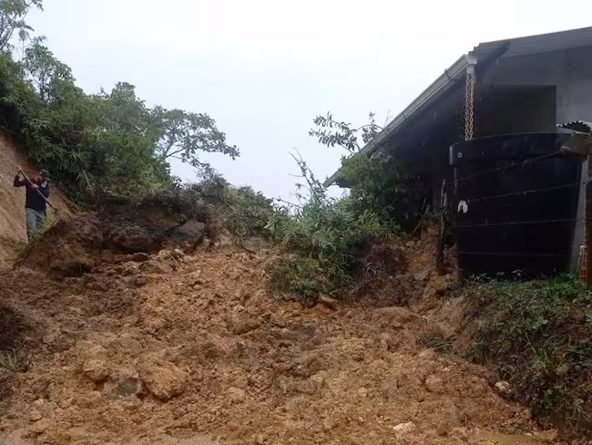 FUERTES LLUVIAS DEJAN 70 PERSONAS AFECTADAS EN SAMAN�, CALDAS