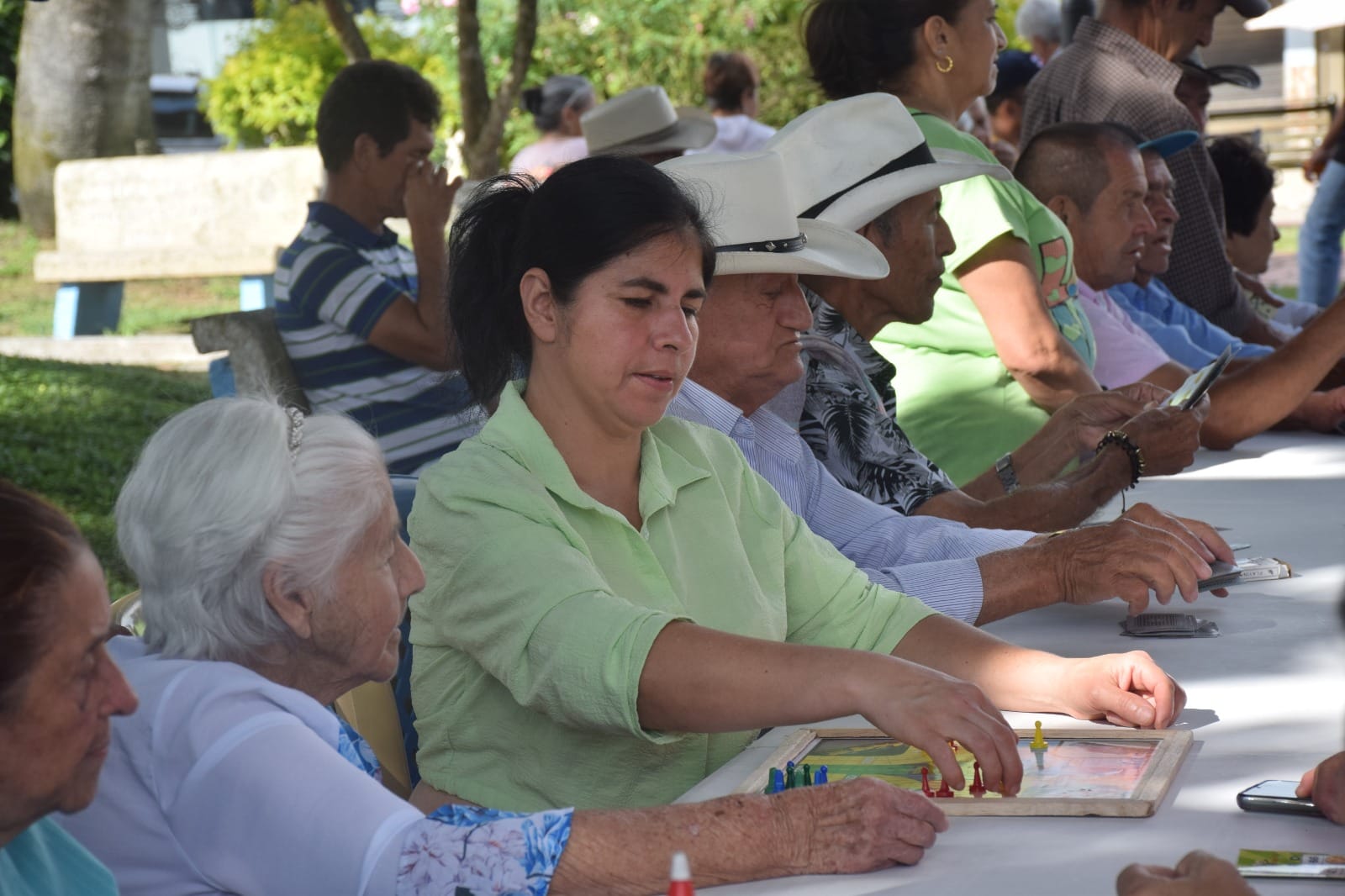 ADULTOS MAYORES SE REUNIERON A COMPARTIR Y DIVERTIRSE CON LOS JUEGOS DE MESA