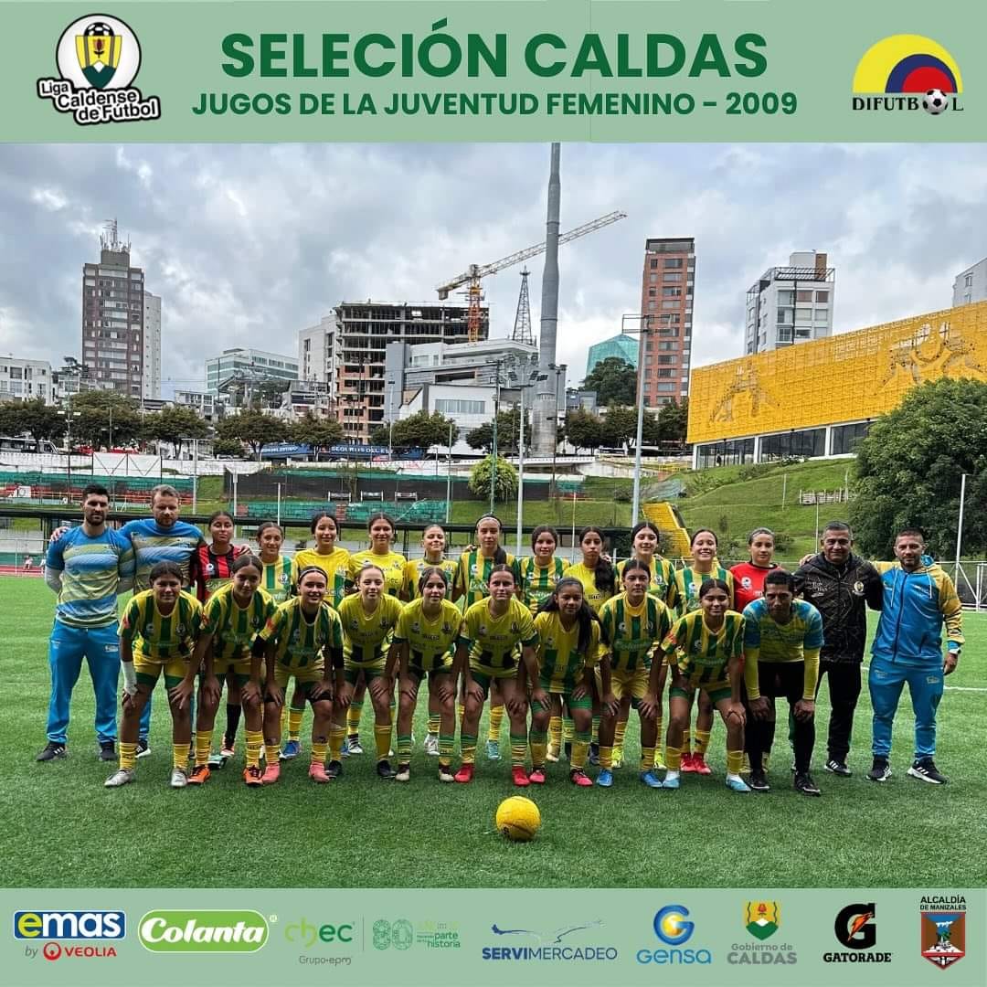 LA ESTUDIANTE SARA SALGADO EN PREPARACI�N CON LA SELECCI�N CALDAS DE F�TBOL