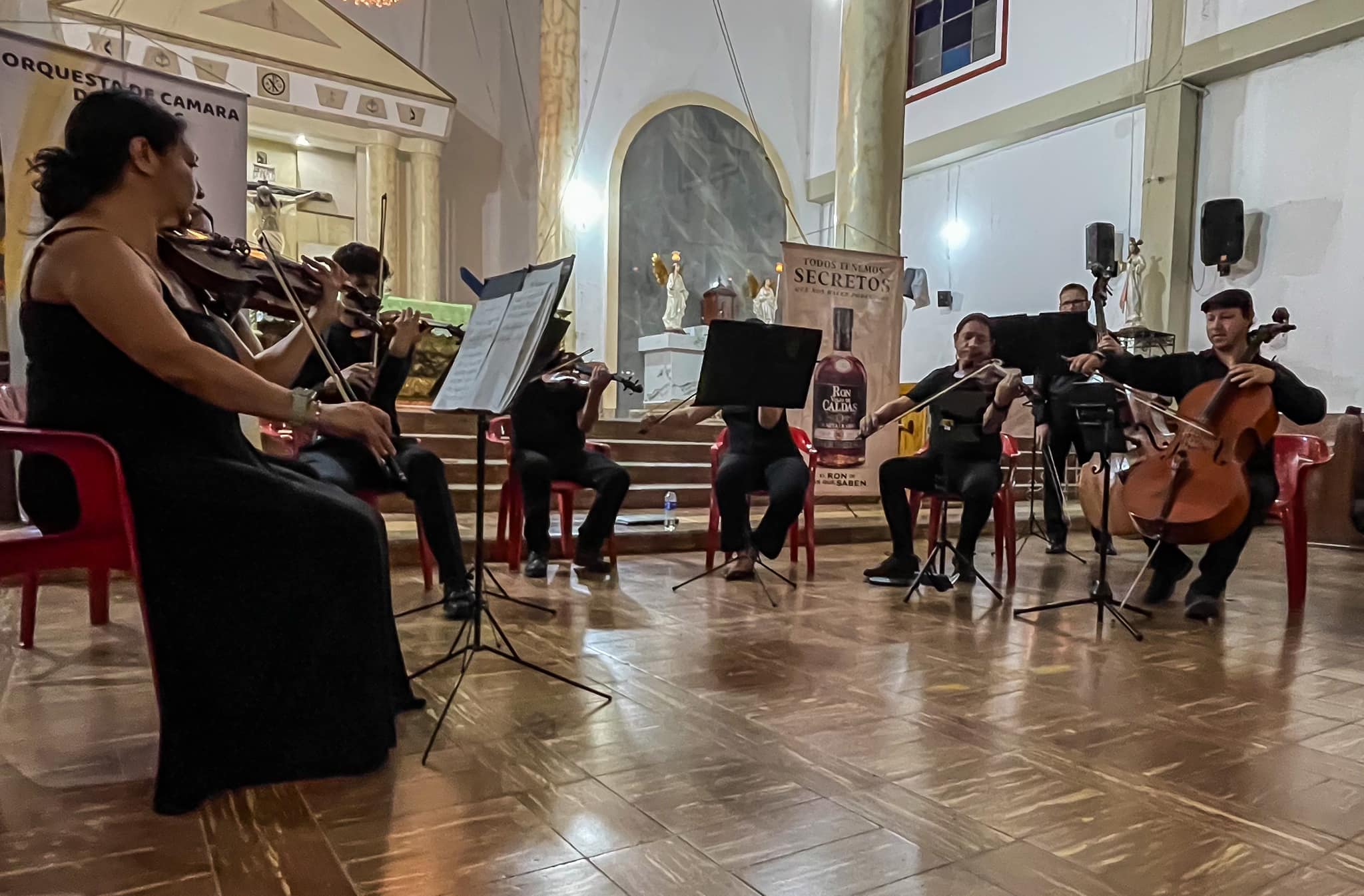  ORQUESTA DE CAMARA DE CALDAS EN SAMAN�