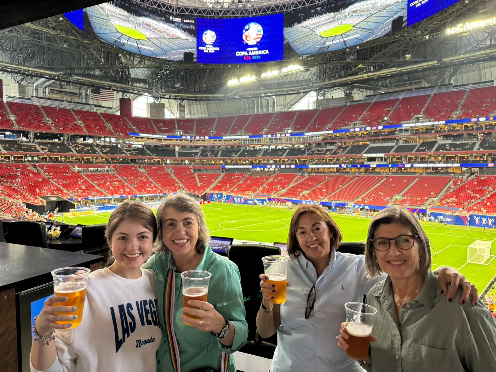 LA FAMILIA MESA RAM�REZ PREPARADAS PARA EL PARTIDO ESTADOS UNIDOS VS PANAM�.