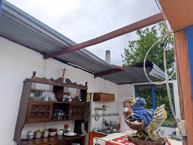 DIEZ VIVIENDAS RESULTARON AFECTADAS POR LAS LLUVIAS EN SAMAN�