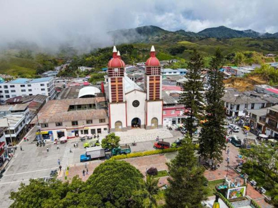 EN REALIDAD ESTE ES EL MUNICIPIO M�S GRANDE DE CALDAS Y DEL EJE CAFETERO, COMPARE LOS 53 